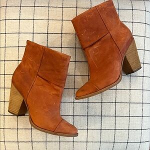 LL Bean Women’s Ankle Boot Signature Leather Heeled Side Zip Booties